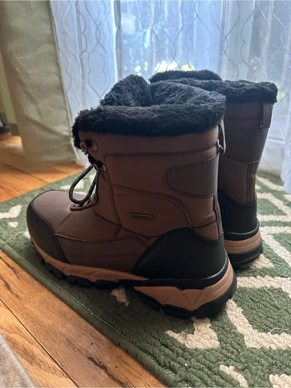 Shuloon Insulated Winter Boots in Brown and Black